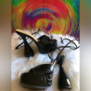 AZALEA WANG Size 8 Patten Leather Platform’s w/Coke Bottle Heels Long Straps!